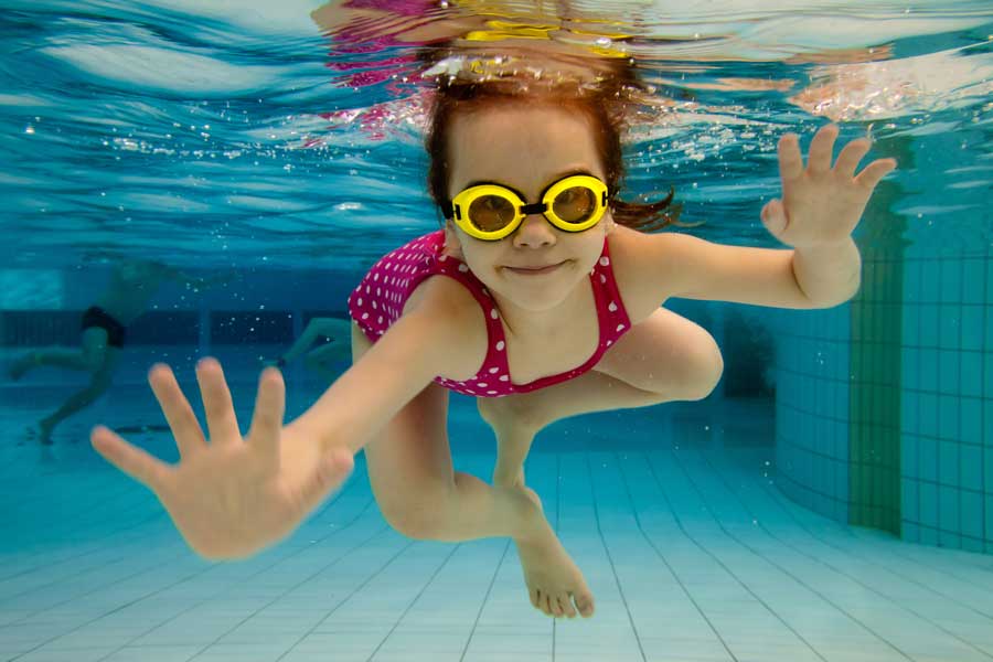swimming-pool-underwater-girl Swimming Pool Underwater Girl